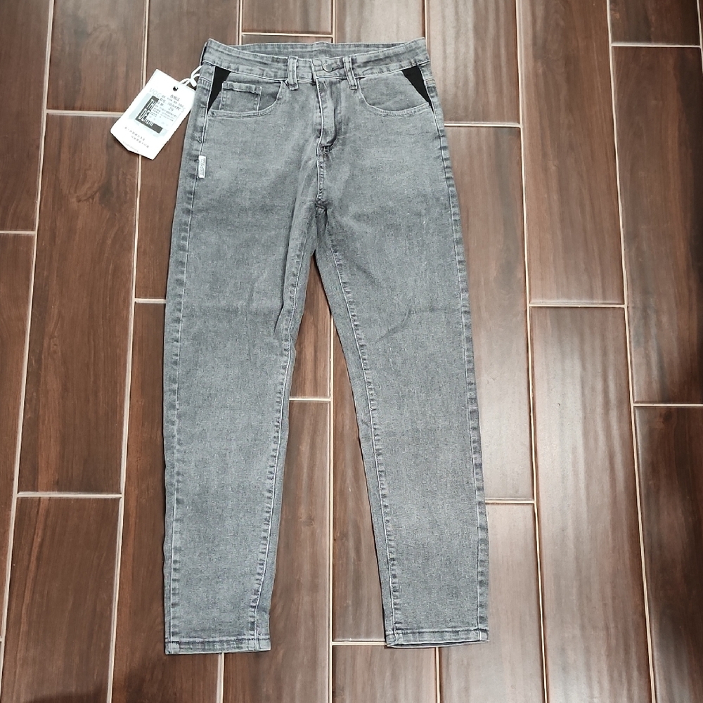 Men's Vogue Jeans. 29. Washed Gray Color. Black Accent At Front Pockets Slim Fit